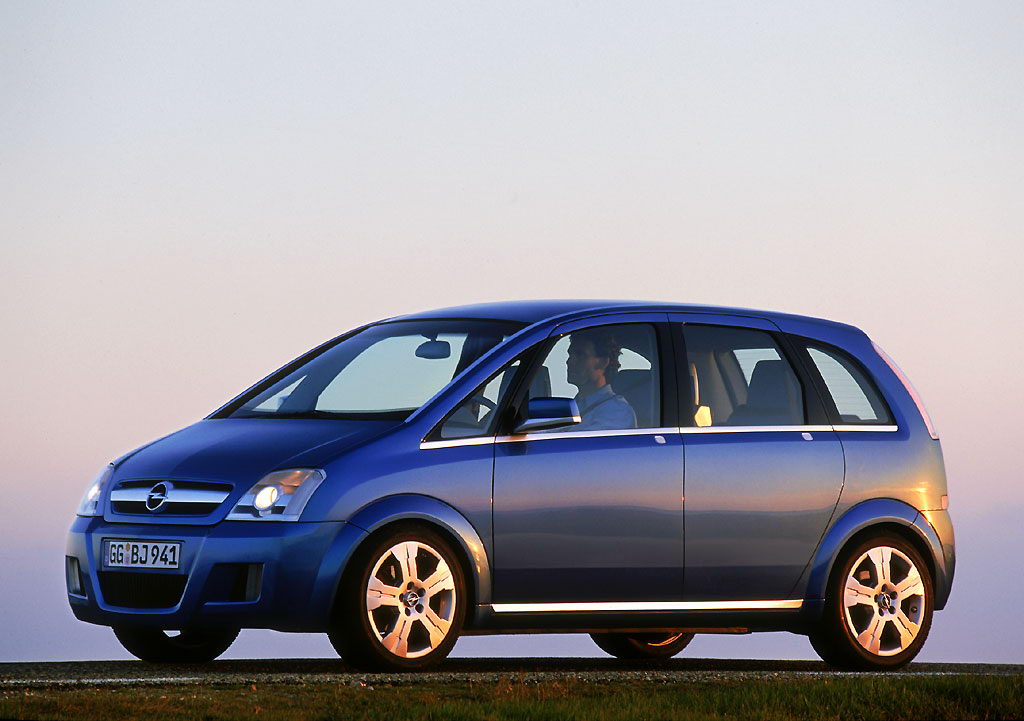 Opel Concept M 2002 003.jpg